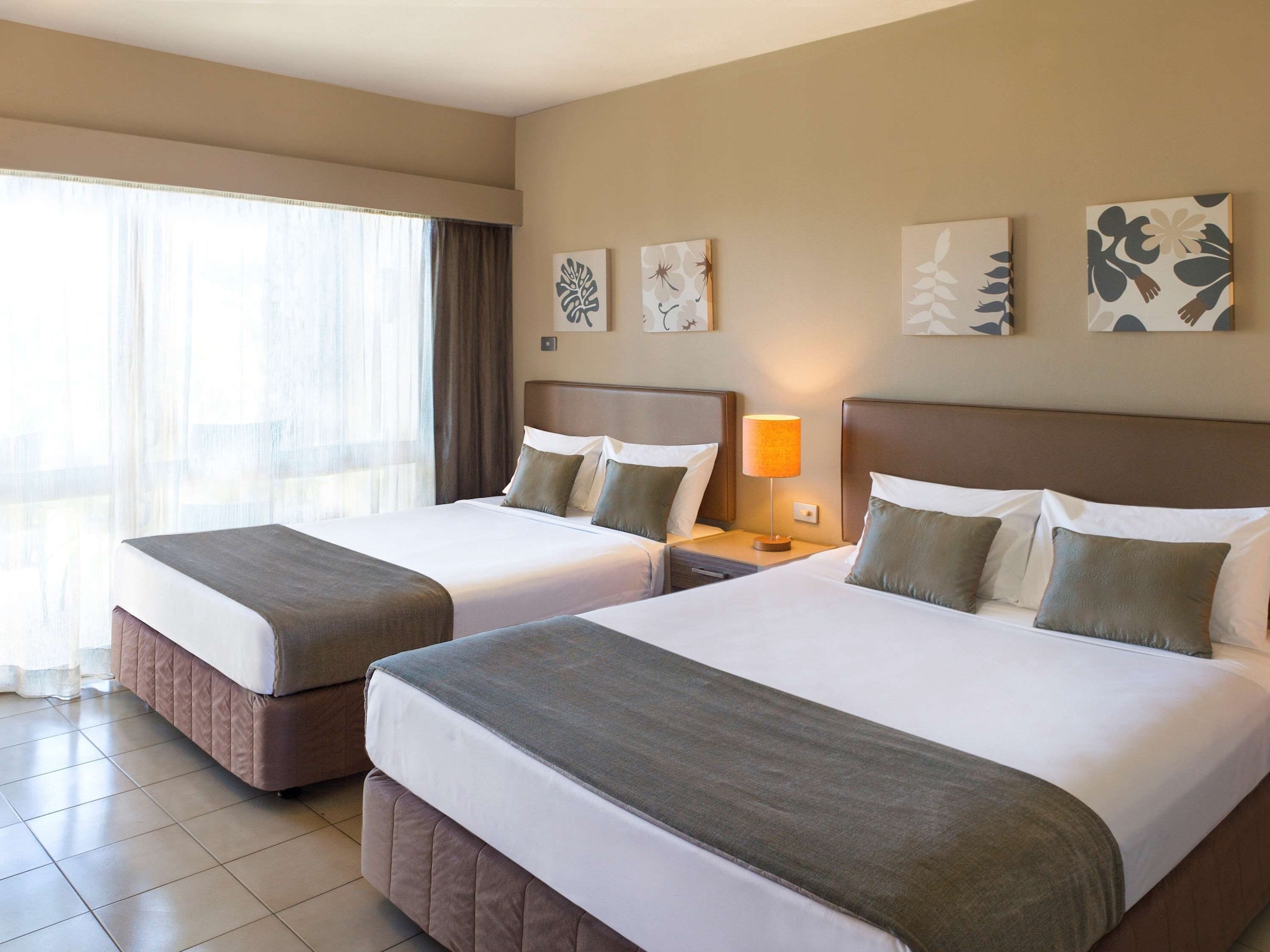 DELUXE, 2 QUEEN BEDS