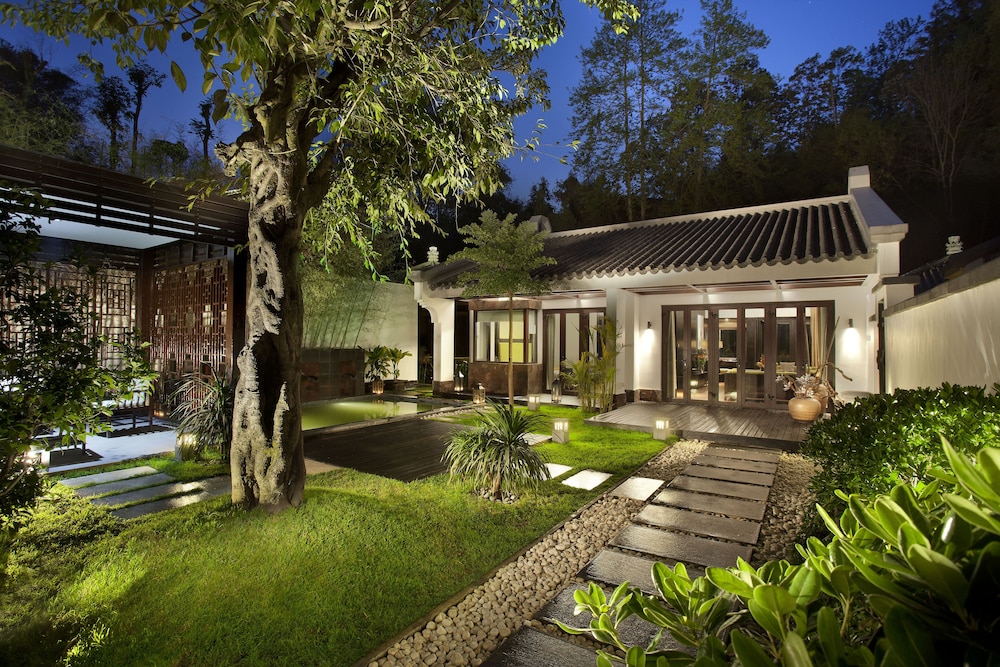 Banyan Tree Tengchong 6/81