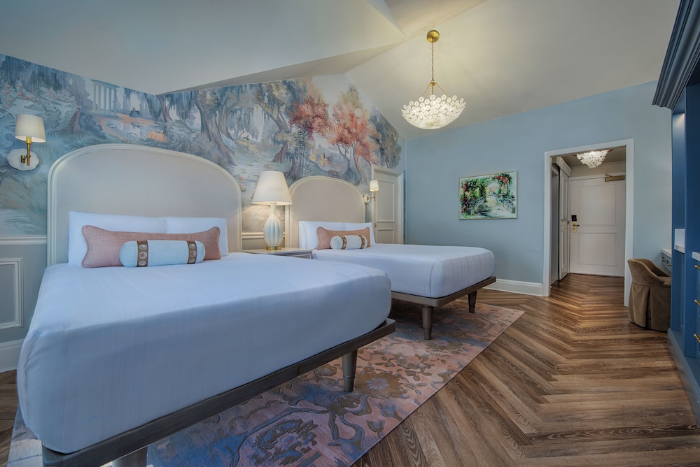 Deluxe, 2 Queen Beds, Club Floor, Accessible
