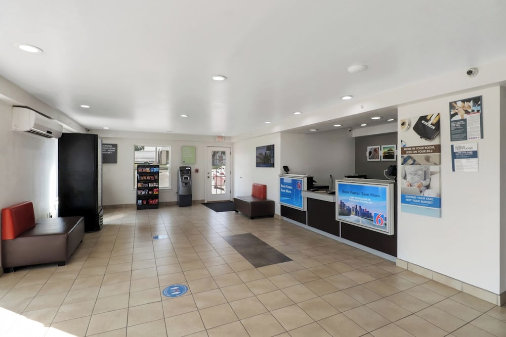Motel6 Bryan, TX - University Area 9/44