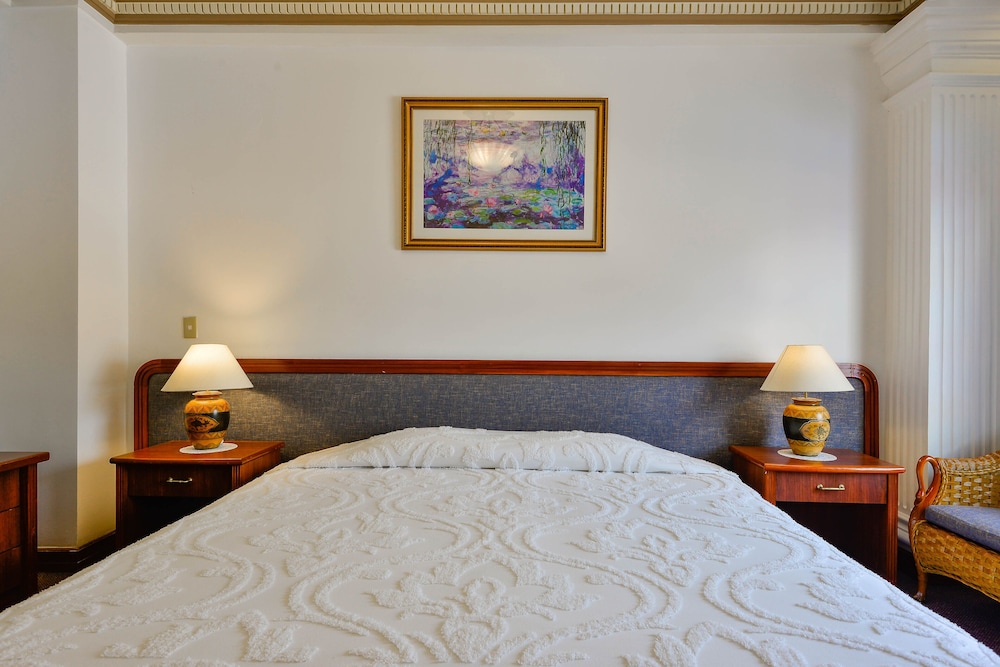 The Spring Hotel 29/56