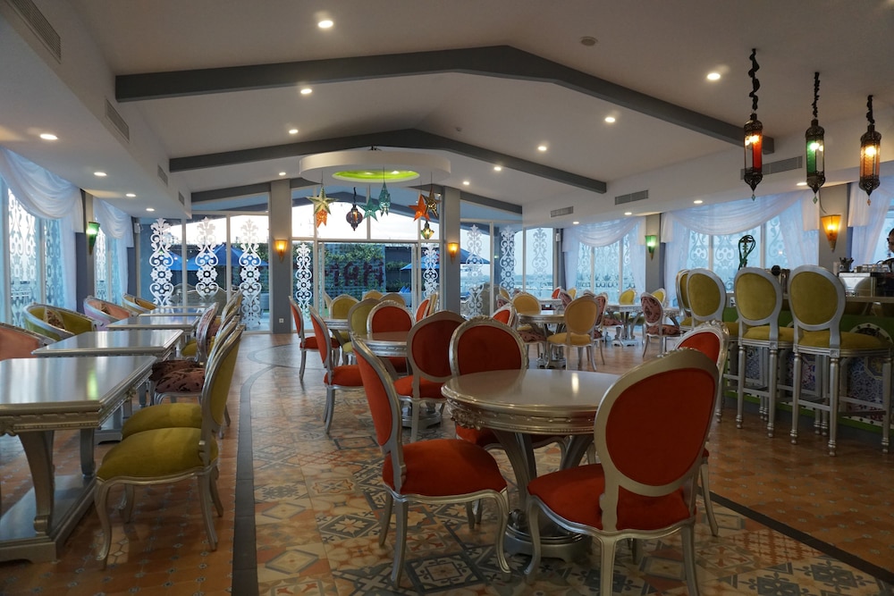 GRAND KEISHA HOTEL 50/60