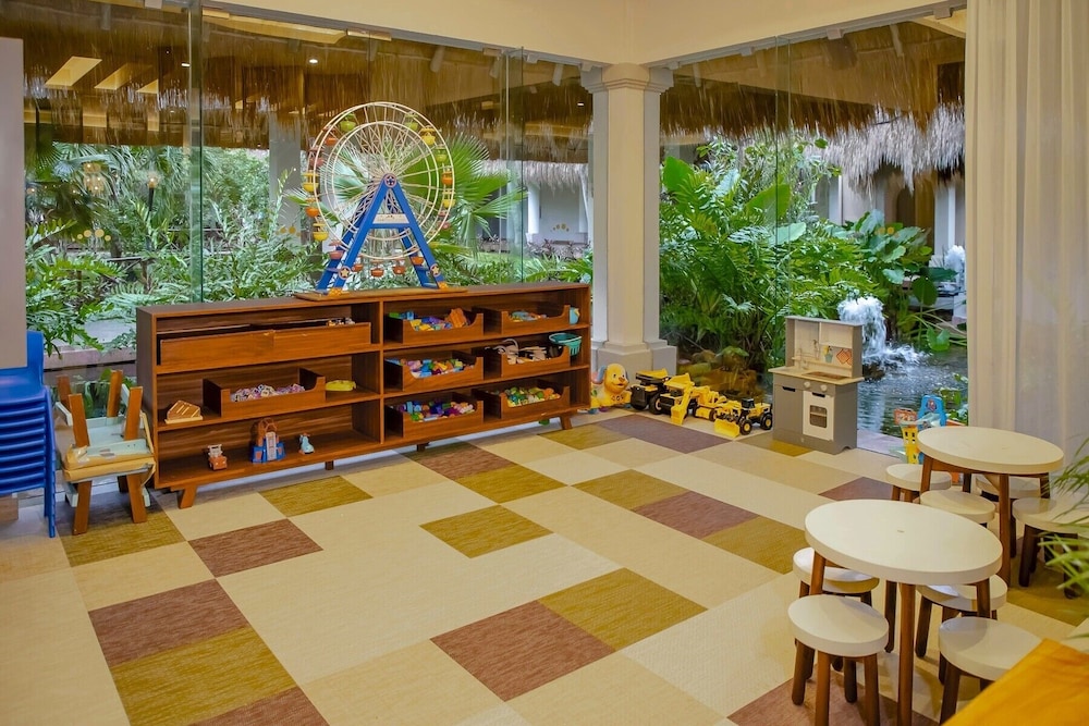 Family Selection At Grand Palladium Kantenah Resort & Spa 5/50
