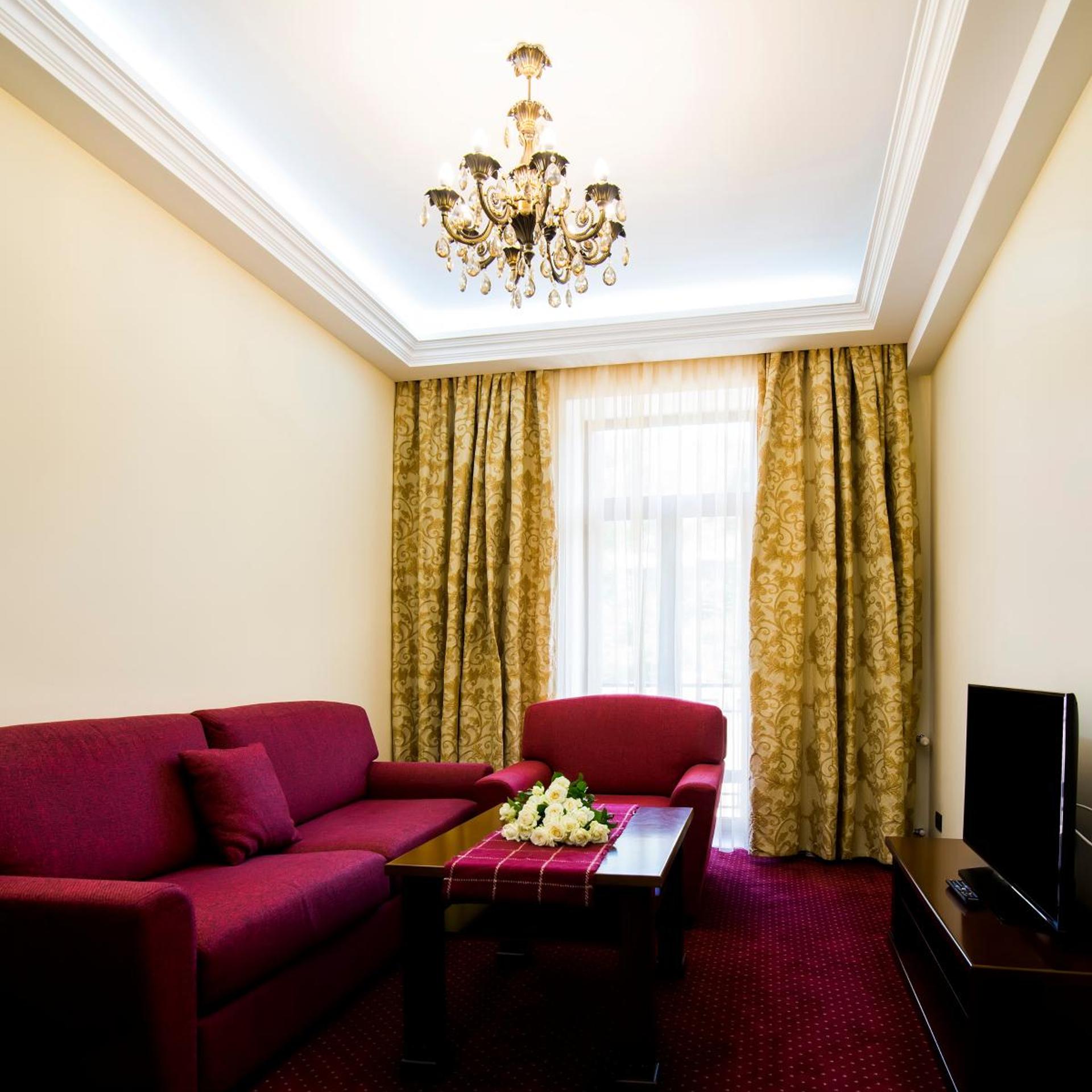 Elegant Hotel & Resort 42/60