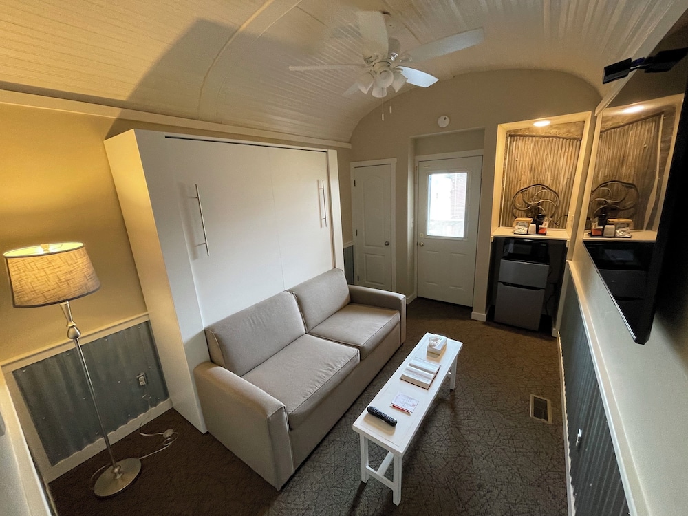 Red Caboose Motel 28/50