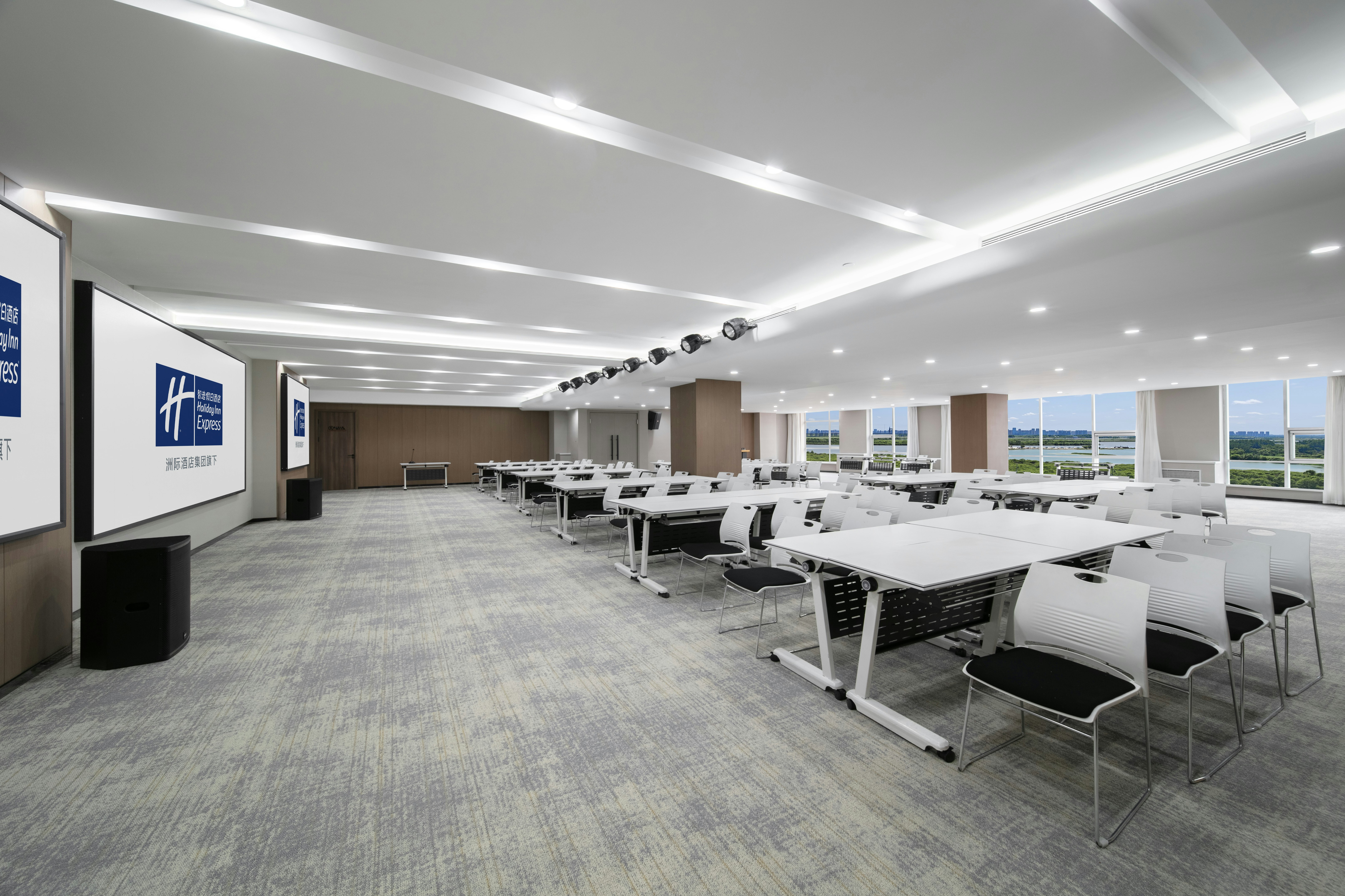 Holiday Inn Express Harbin Songbei New District 54/58