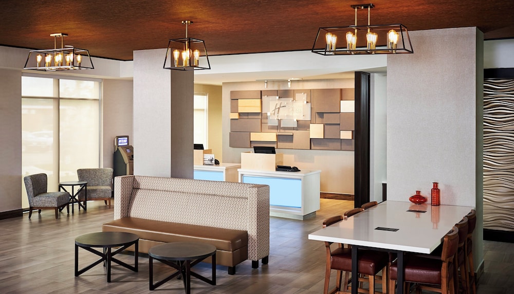 Holiday Inn Express And Suites Brantford 47/66