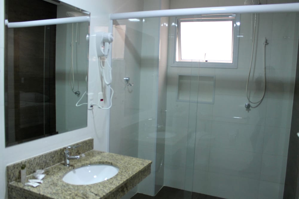 Avare Plaza Hotel 43/44