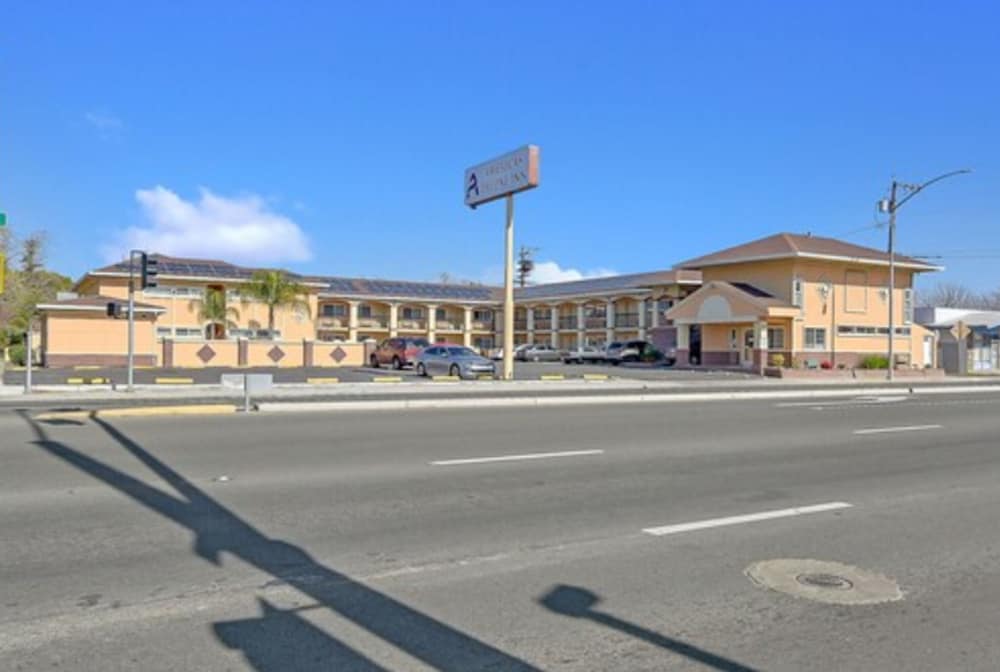 Americas Deluxe Inn 28/32