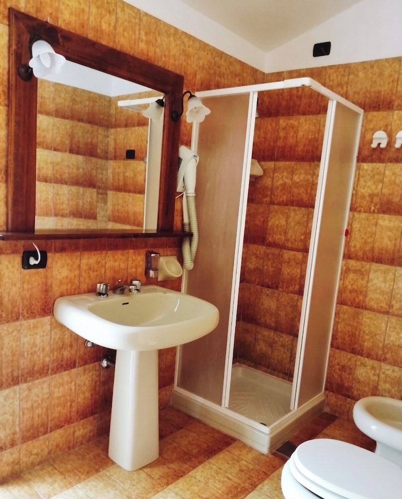 Club Malaspina Hotel and Resort 52/54