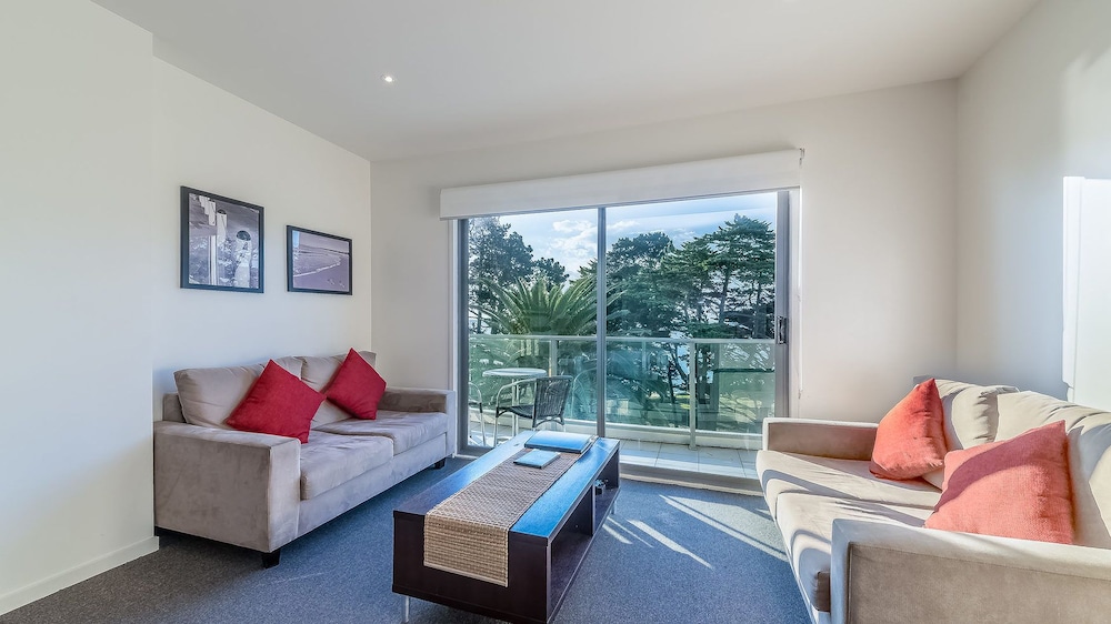 The Waves Serviced Apartments 32/52
