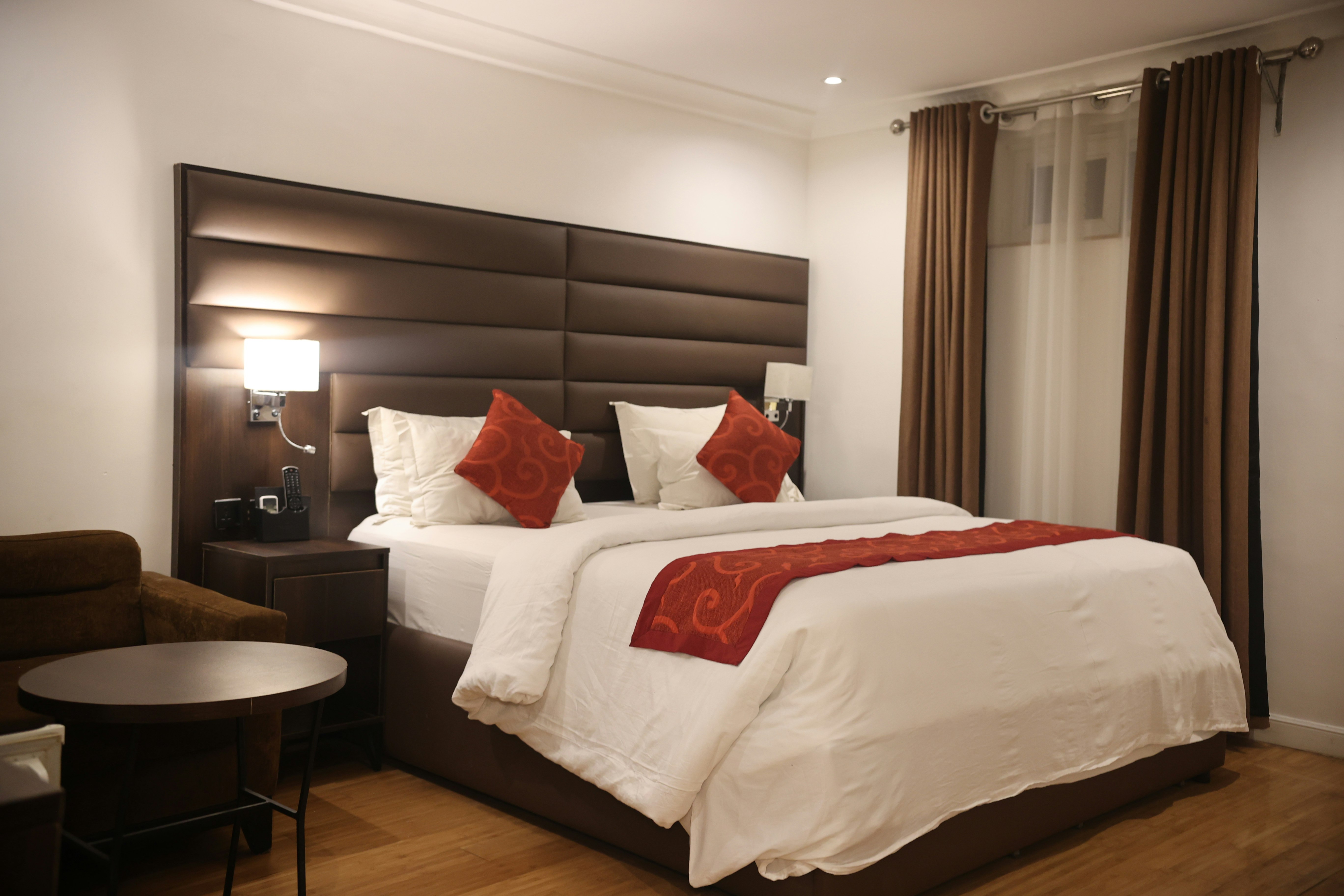 Bolton White Hotels 13/24