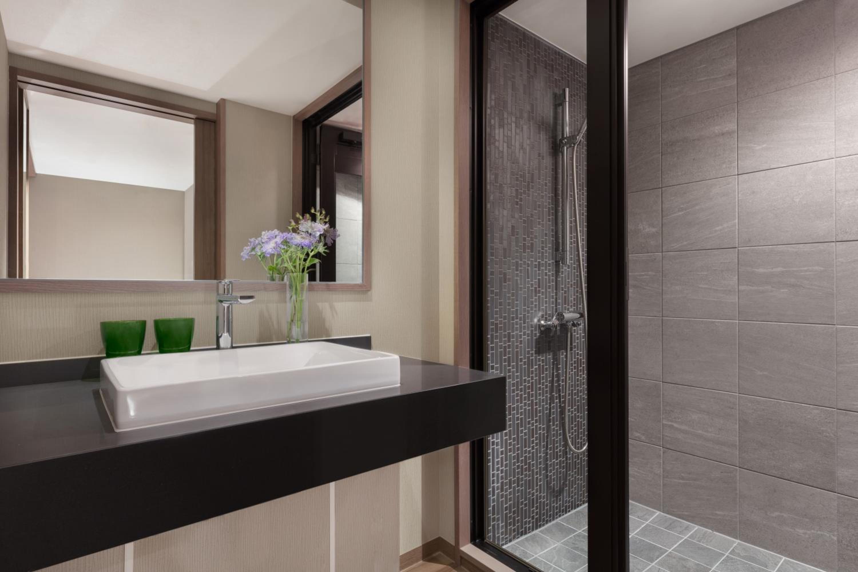 Guest Room, Deluxe, Twin Beds, Hot Spring Bath، Izu Marriott Hotel Shuzenji 4/6