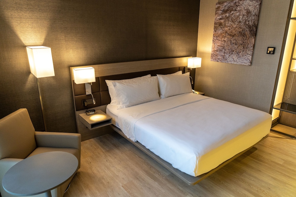 AC Hotel by Marriott Monterrey Valle 12/48
