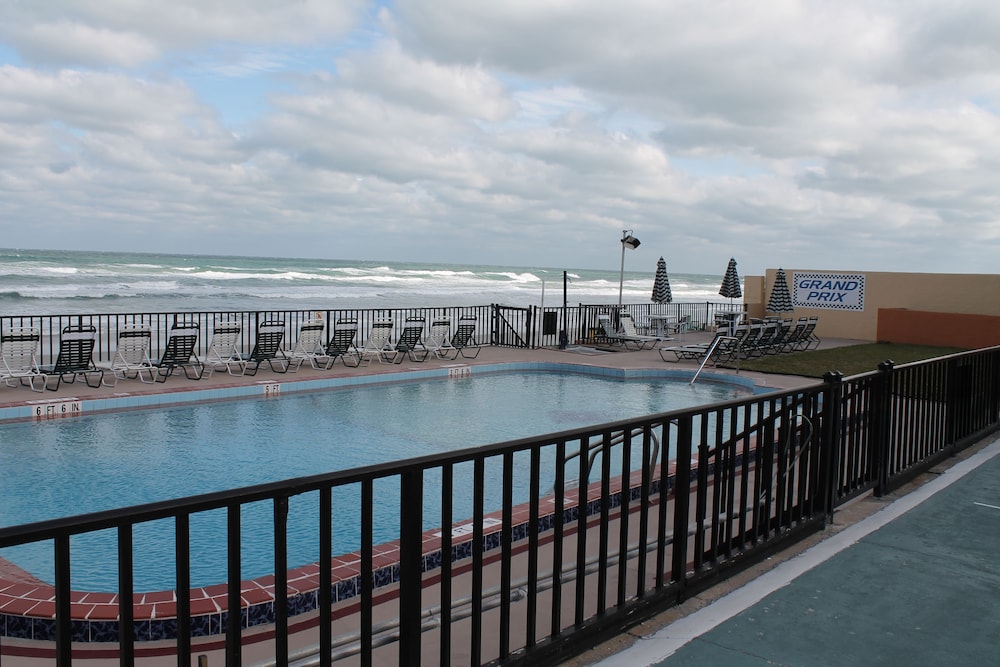 Grand Prix Motel on the Beach 28/48