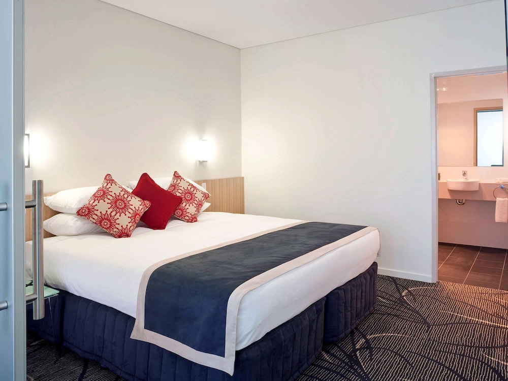 Adelaide Rockford Hotel 10/50
