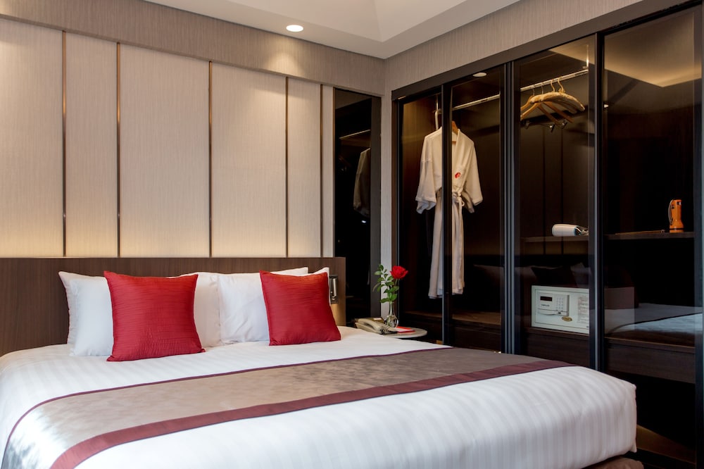 Ramada Plaza by Wyndham Bangkok Menam Riverside 6/30