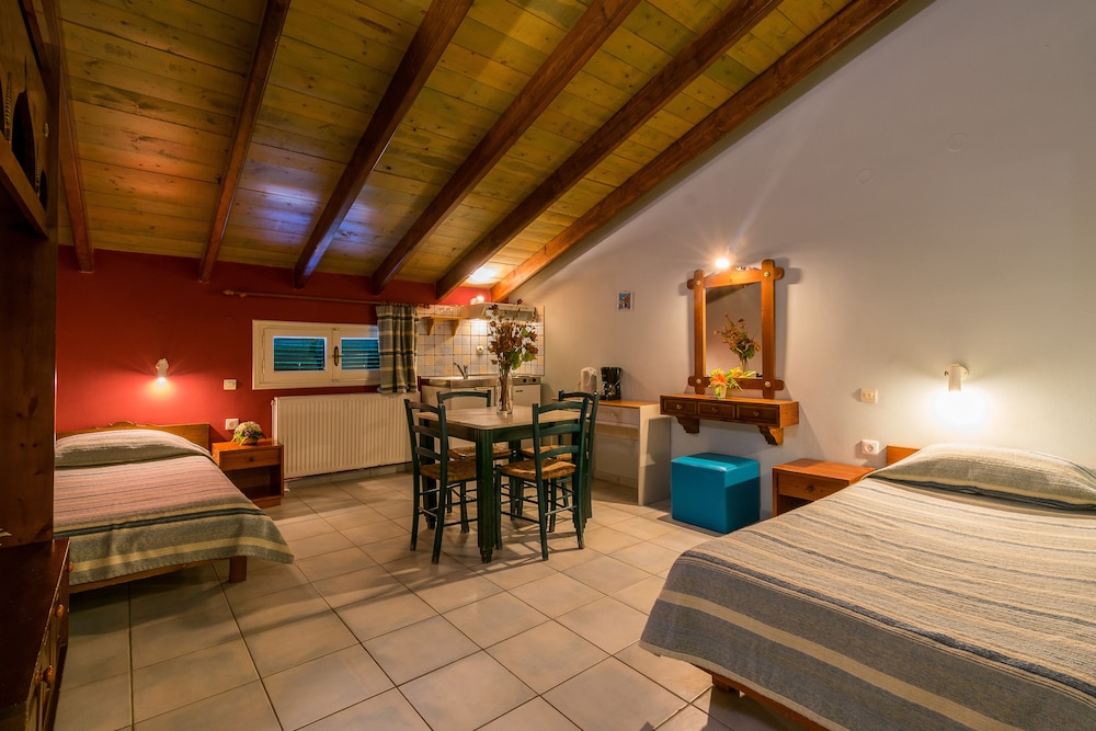 Villa Yannis 41/43
