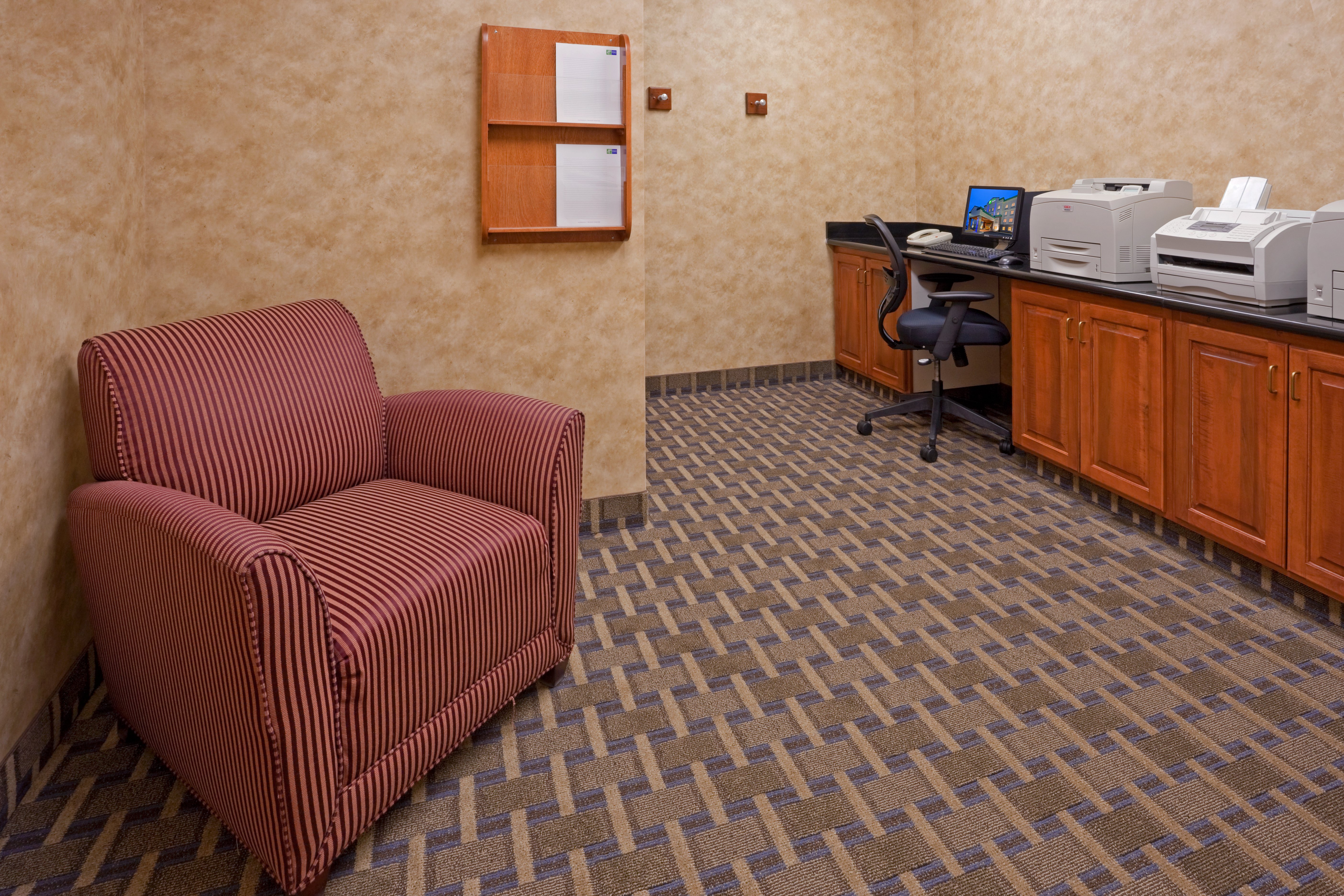 Holiday Inn Express Syracuse-Fairgrounds 55/75
