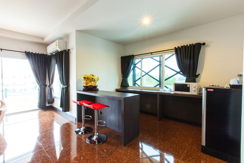 Gallery Lake View Hotel 44/64