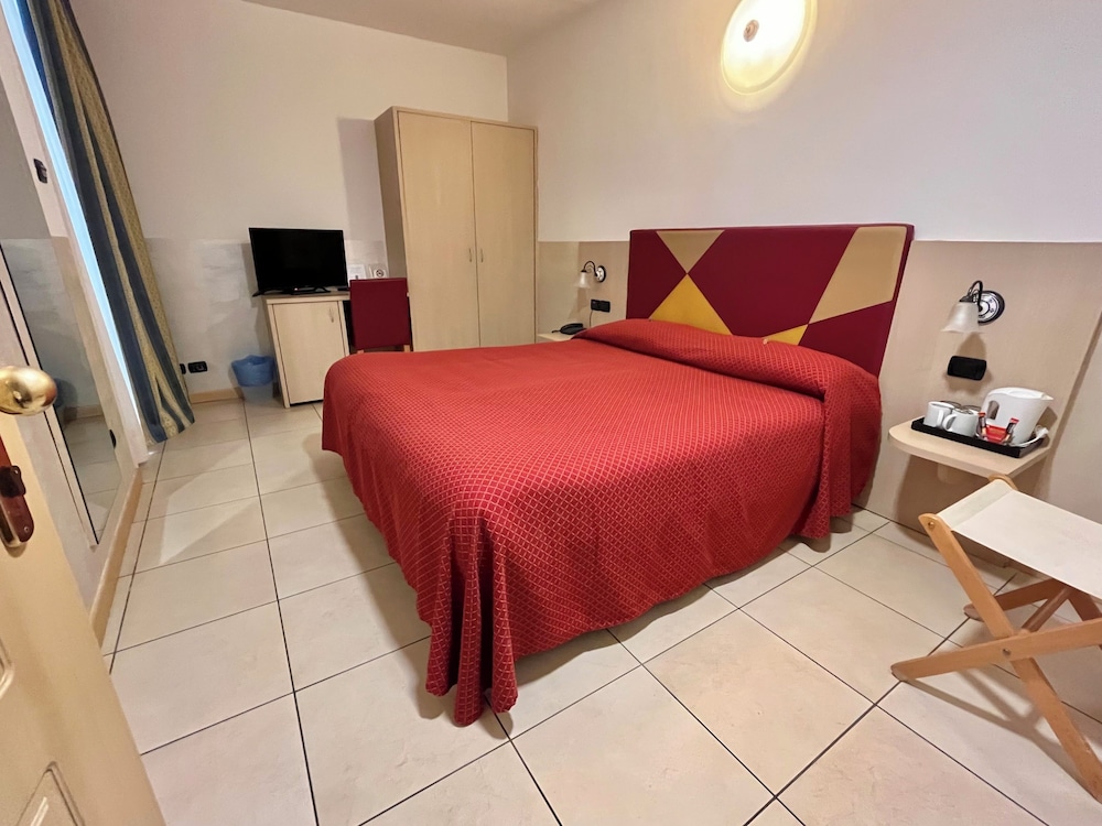 Standard, Double or Twin Bed, Hotel Lovere Resort And Spa 2/10