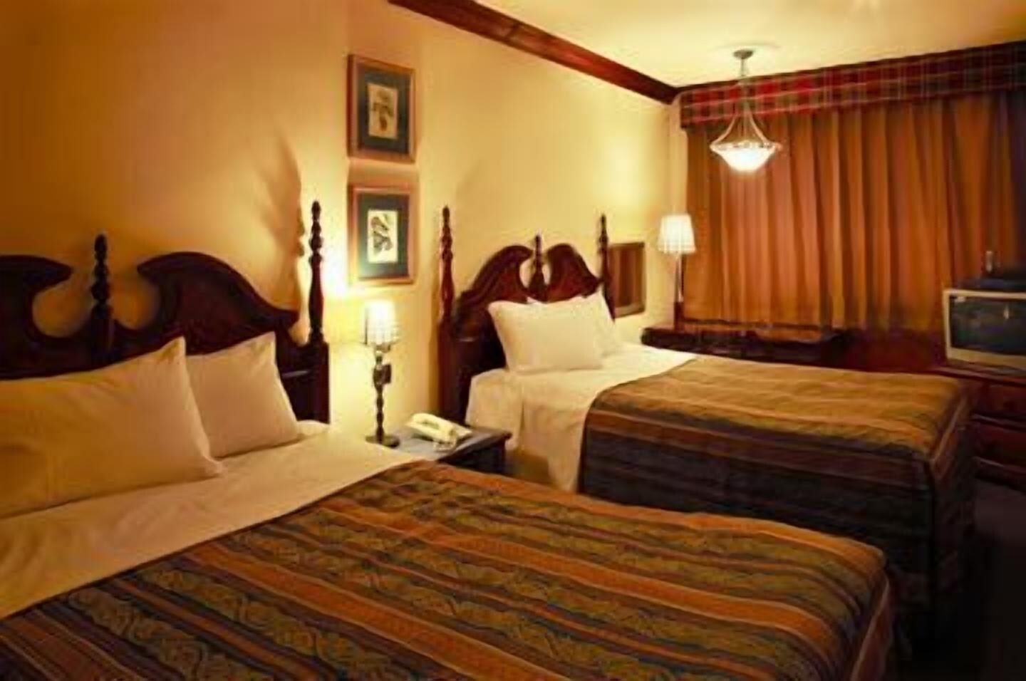 ROOM, TWIN BEDS, SMOKING