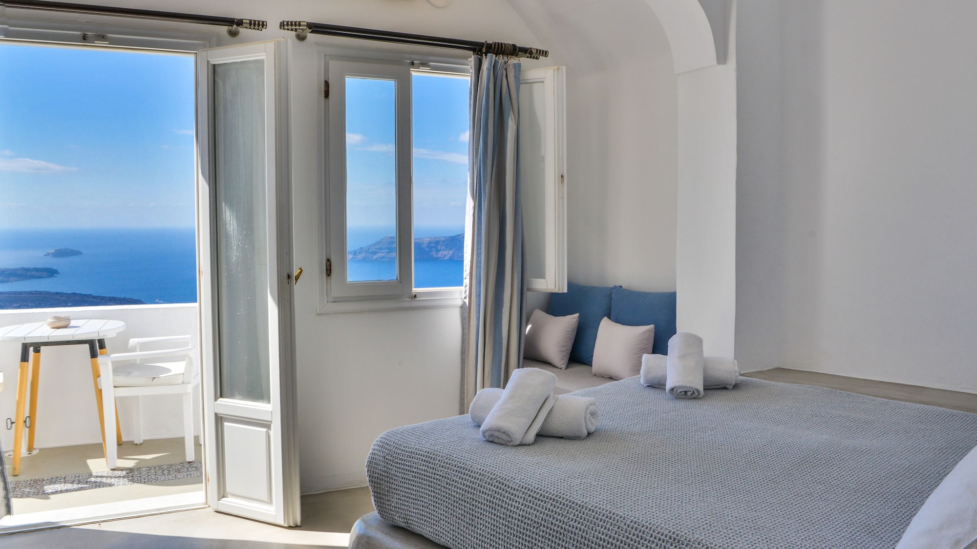 STUDIO, CALDERA AND SEA VIEW