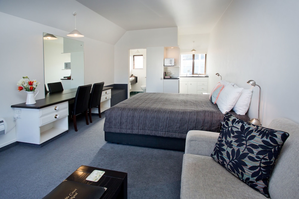Cable Court Motel 16/37