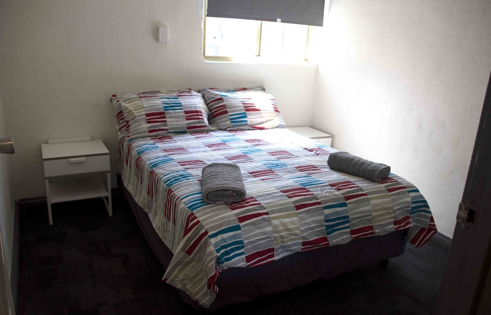 The Shiralee - Hostel 7/57