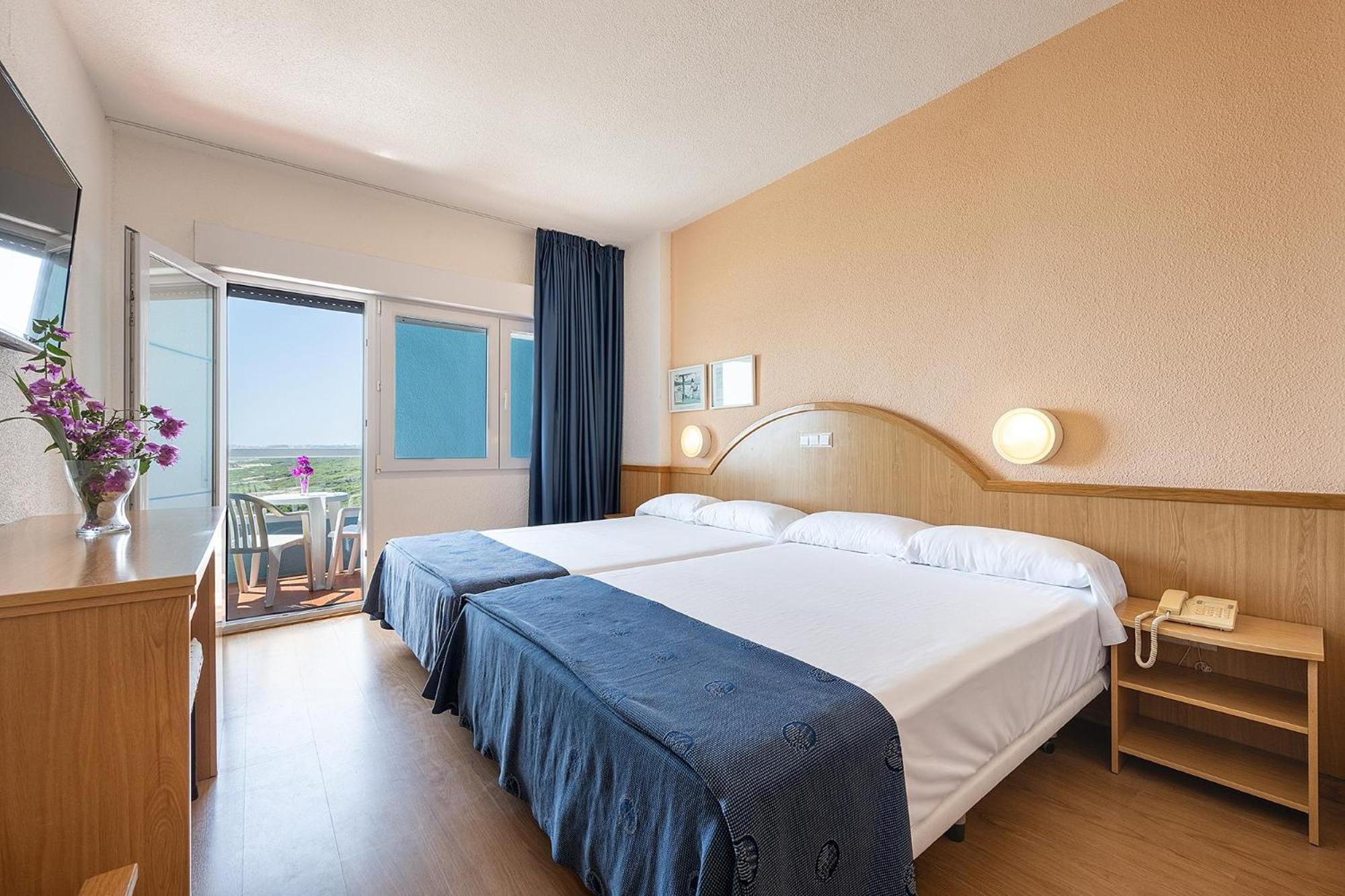 غرفة عائلية بسرير مزدوج، PLAYAS DE GUARDAMAR HOTEL 3/4