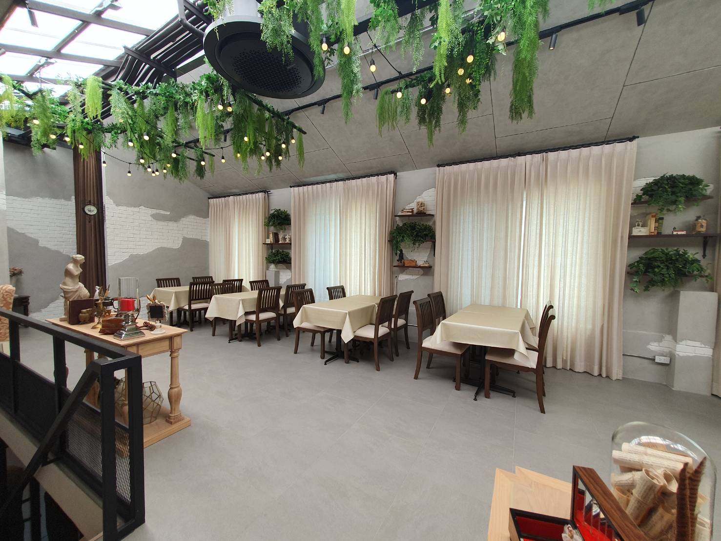 J Place Hotel by ZUZU 33/50
