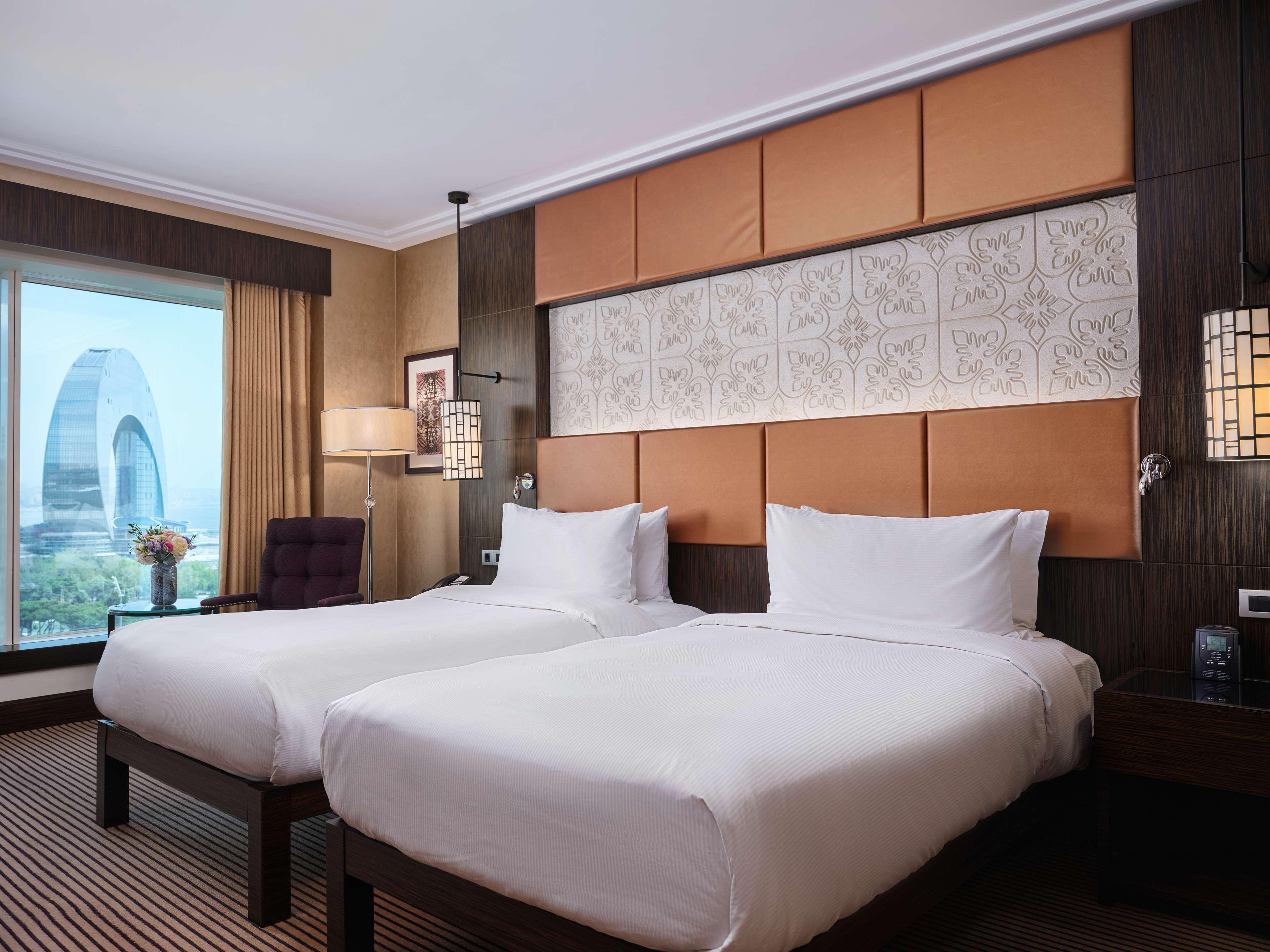 EXECUTIVE, TWIN BEDS, LOUNGE ACCESS