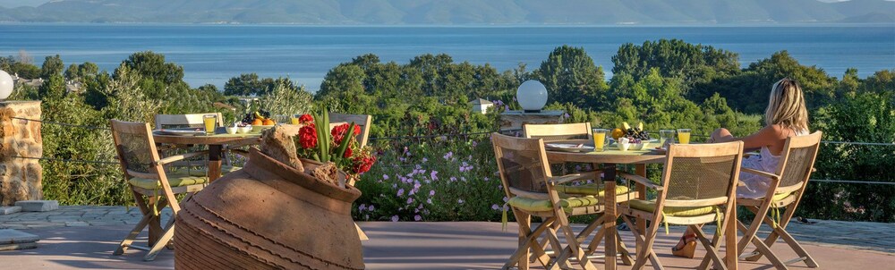 Iakovakis Suites Spa 36/50