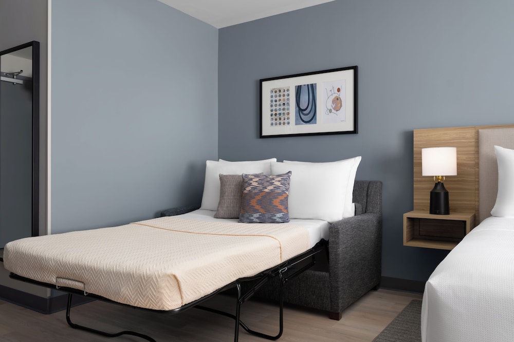 Hyatt Studios Mobile / Tillmans Corner 18/50