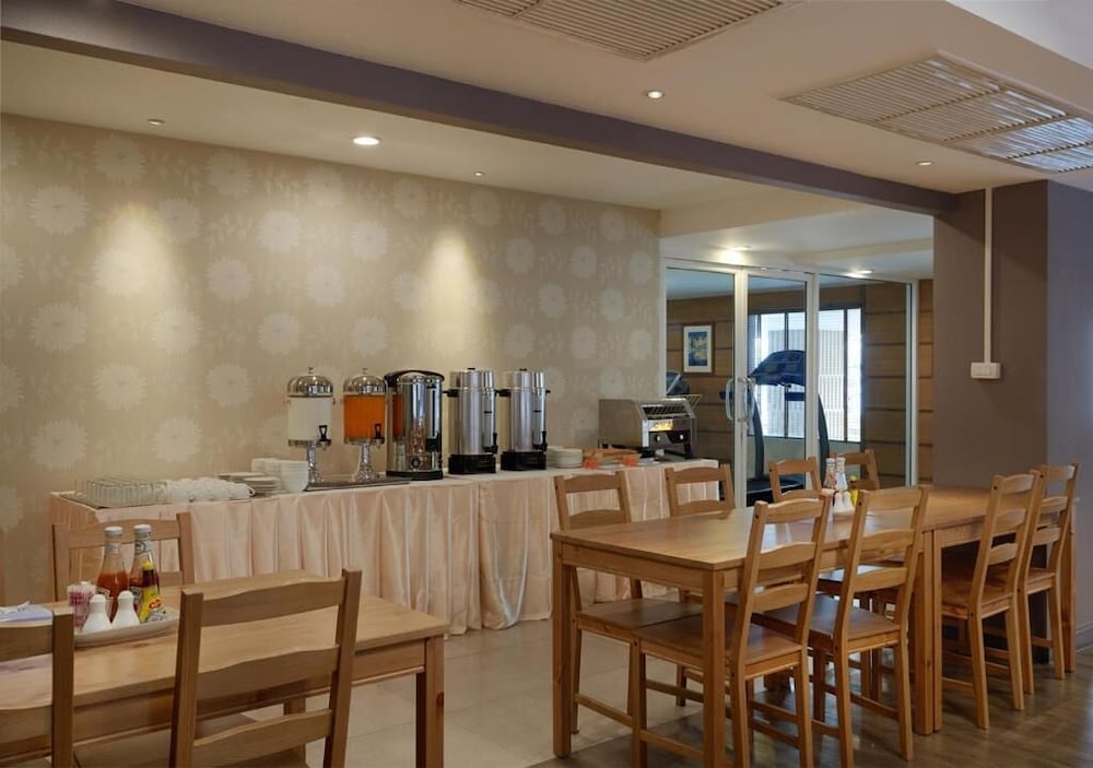 restaurant cafeteria