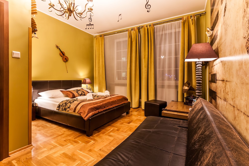 DELUXE, TWIN BEDS