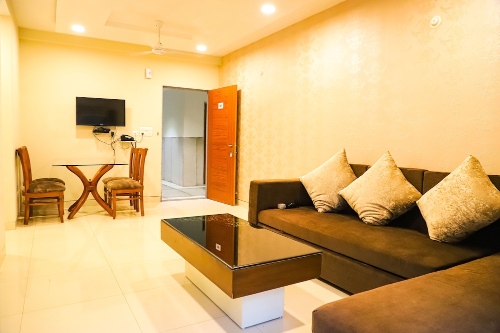 Hotel Shri Radha Nikunj Vrindavan 8/17