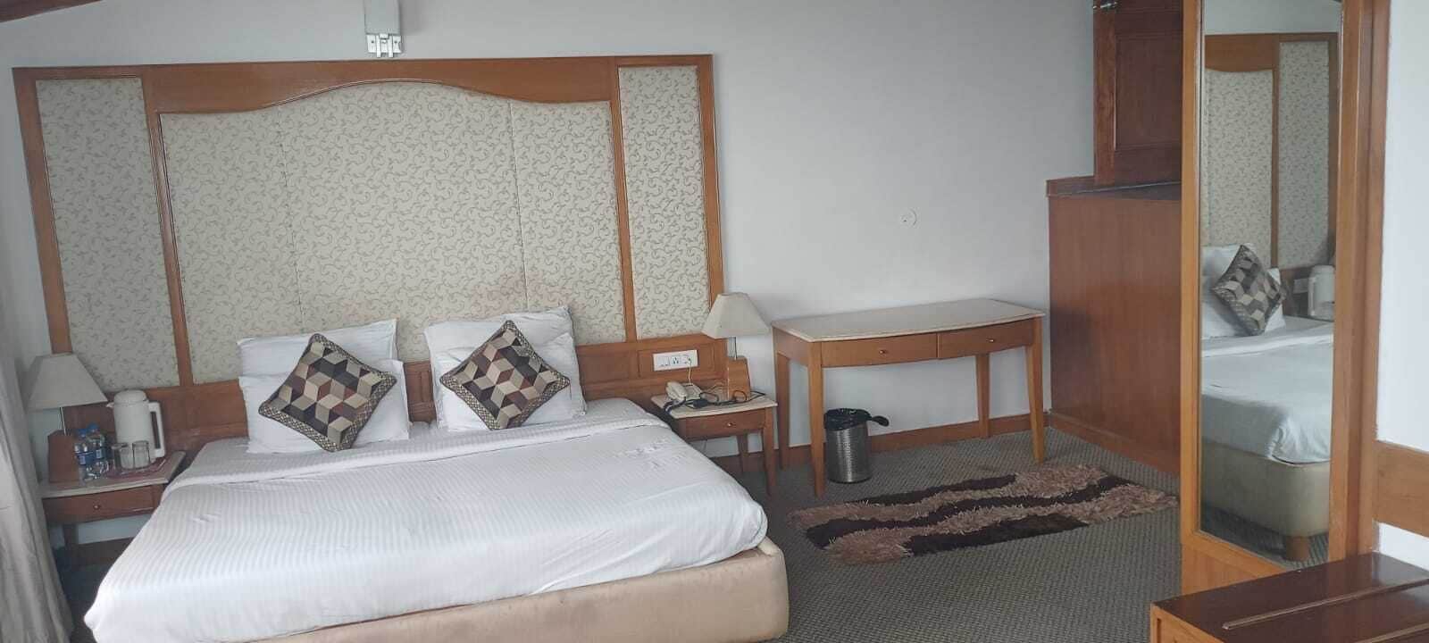 ROYAL, SUITE, HOT TUB, BALCONY