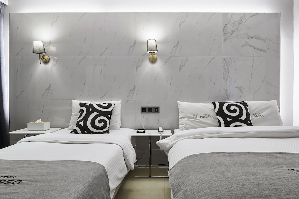 Picasso Hotel 28/66