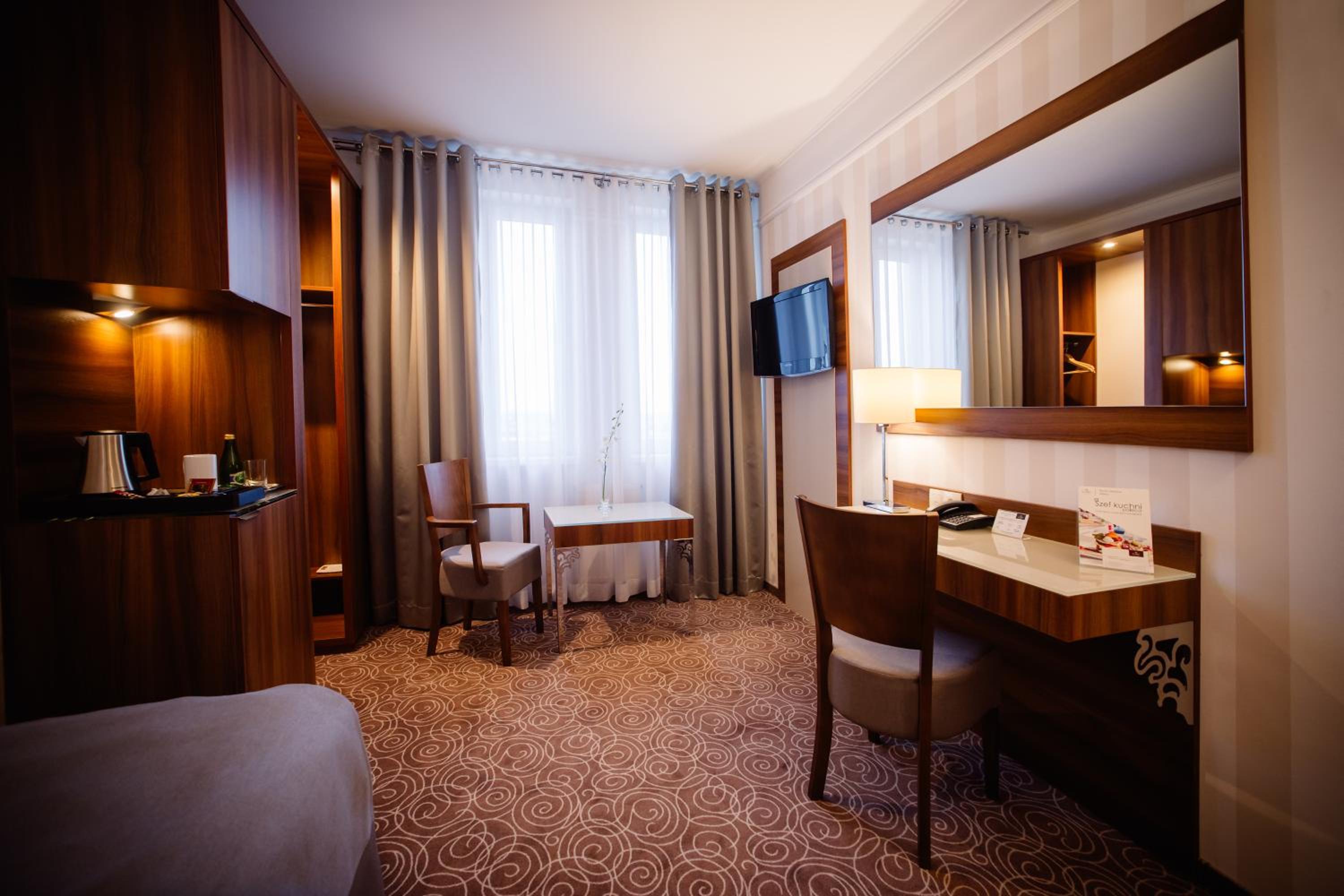 غرفة مفردة، Hotel Lord 7/8