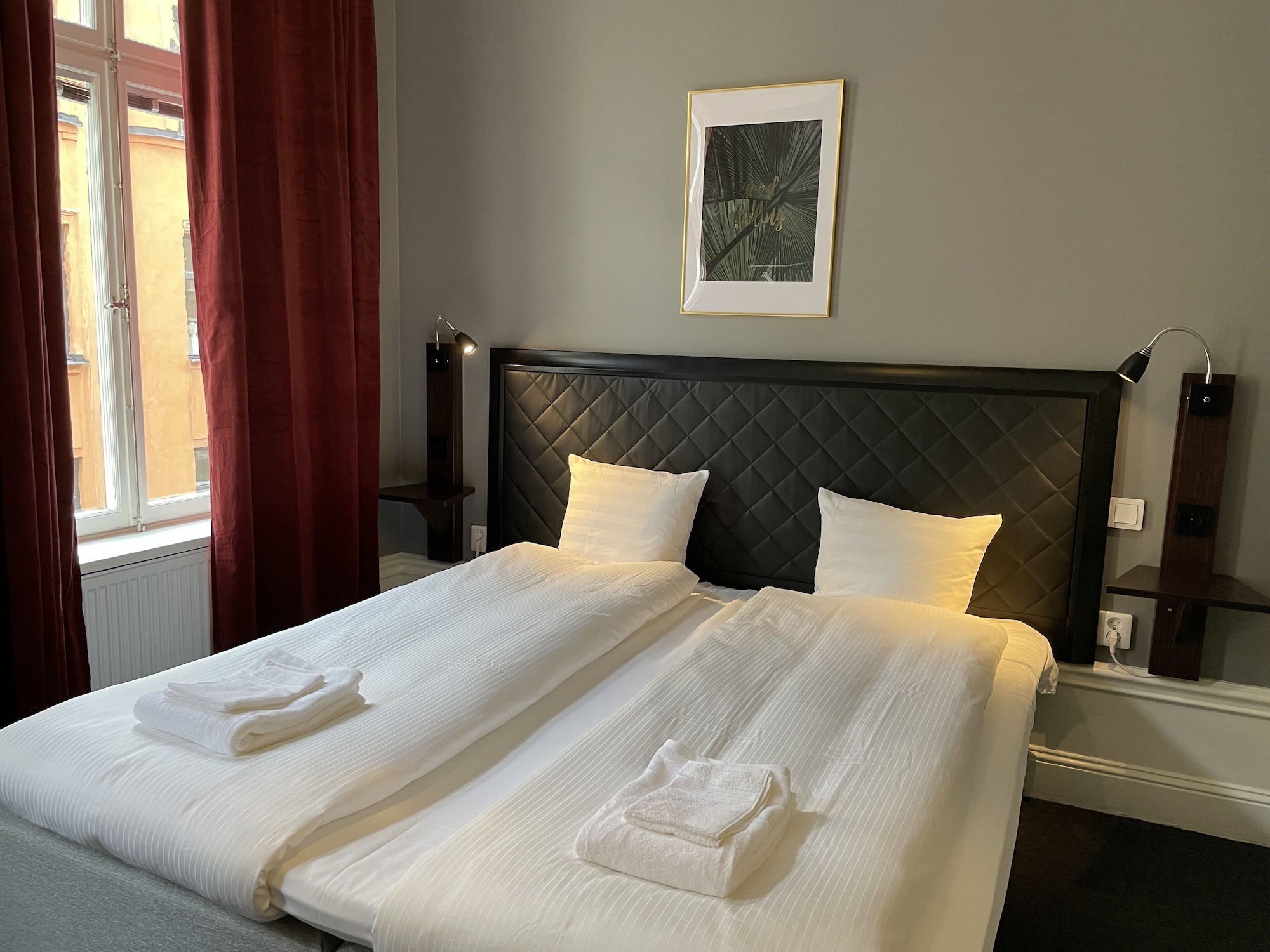 ROOM, DOUBLE BED