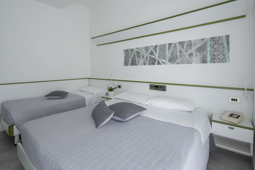 Hotel Iris 31/76