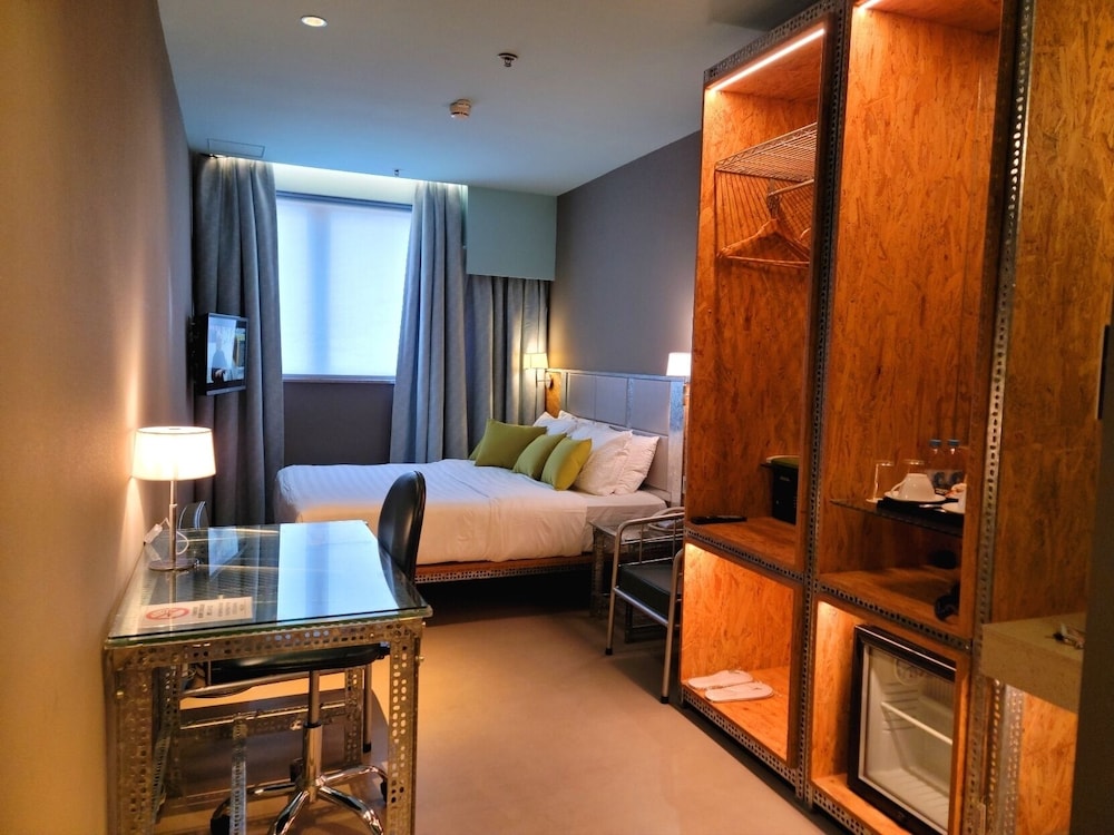 Ind Hotel 14/40