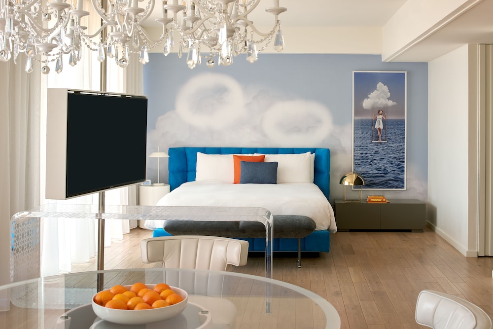 The Valorian Los Angeles, Curio Collection by Hilton 13/87