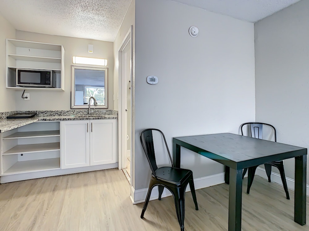 Stayable Suites Lakeland 45/66