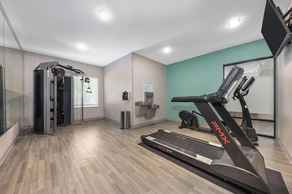 ECHO Suites Extended Stay by Wyndham Dallas Plano/Richardson 39/62