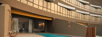 Dragon Hotel & Resort