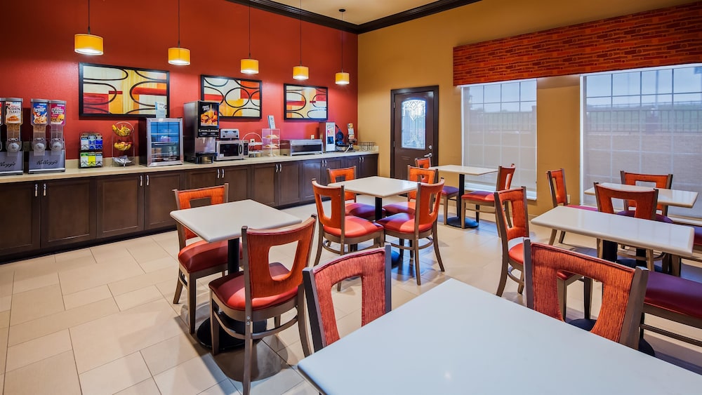 Best Western Executive Inn El Campo 28/32