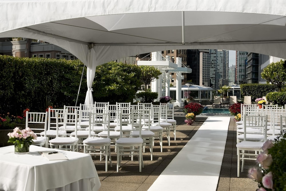 Fairmont Waterfront 55/72