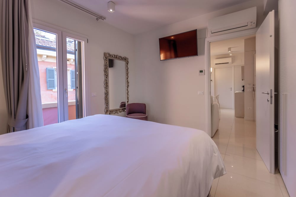 1 BEDROOM, LUXURY, APARTMENT